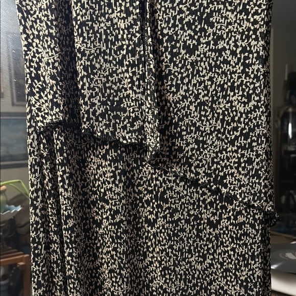 Connected Apparel Floral Black and Tan Vintage Style Dress - Picture 7 of 10